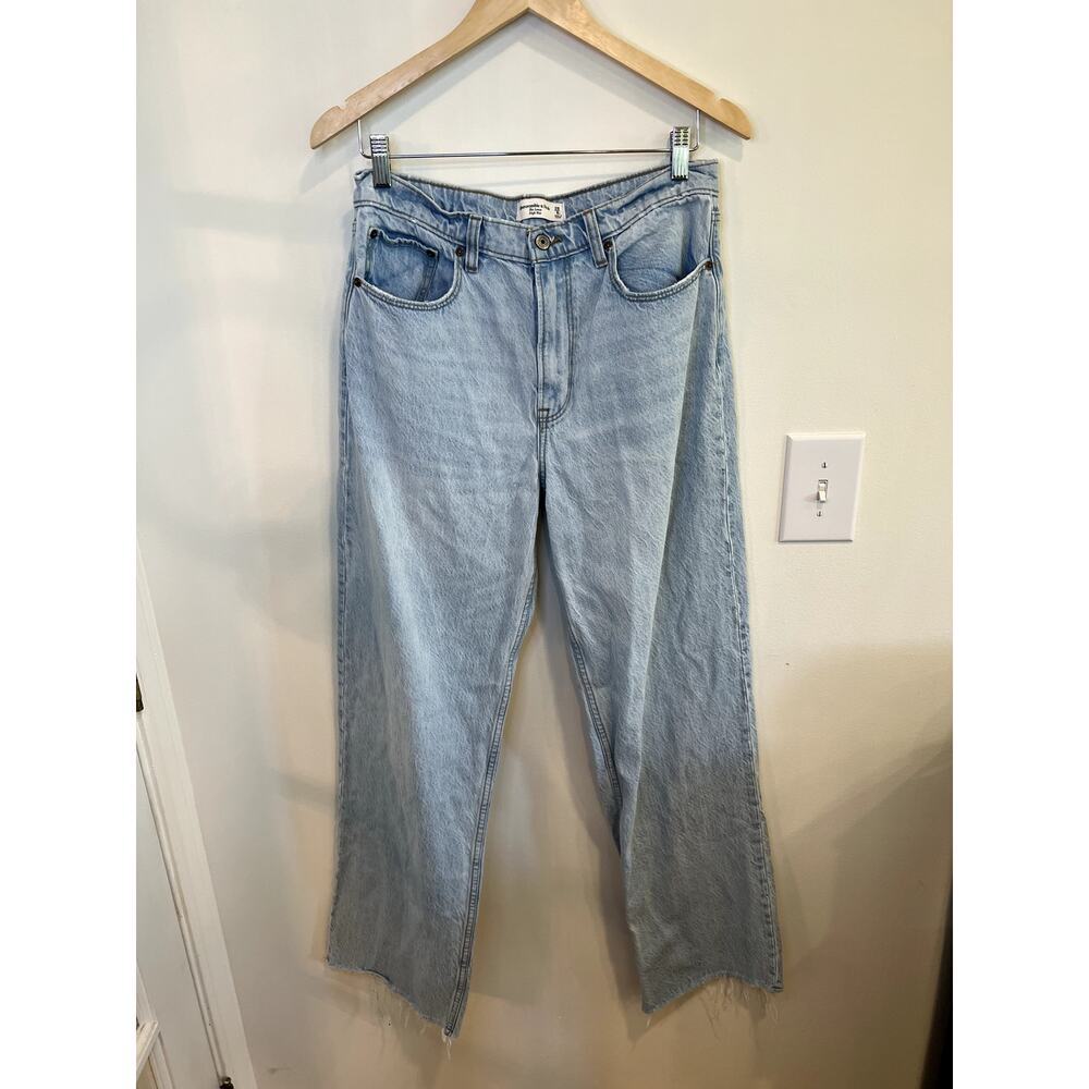 Abercrombie & Fitch The Loose High Rise Jeans Light Wash Raw Hem 29/8L